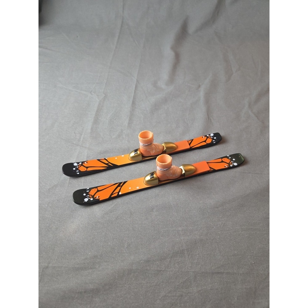 Rainbow High Winter Break Poppy Rowan Skis And Boots
